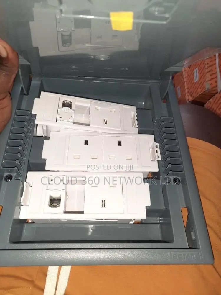 Legrand 3 Compartment Floor Box