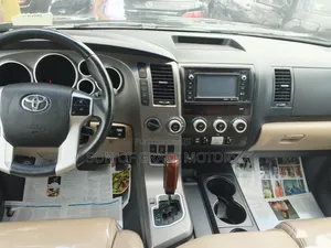 Toyota Sequoia Platinum 4dr SUV (5.7L 8cyl 6A) 2015 Black