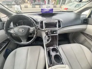 Toyota Venza V6 AWD 2012 Gray
