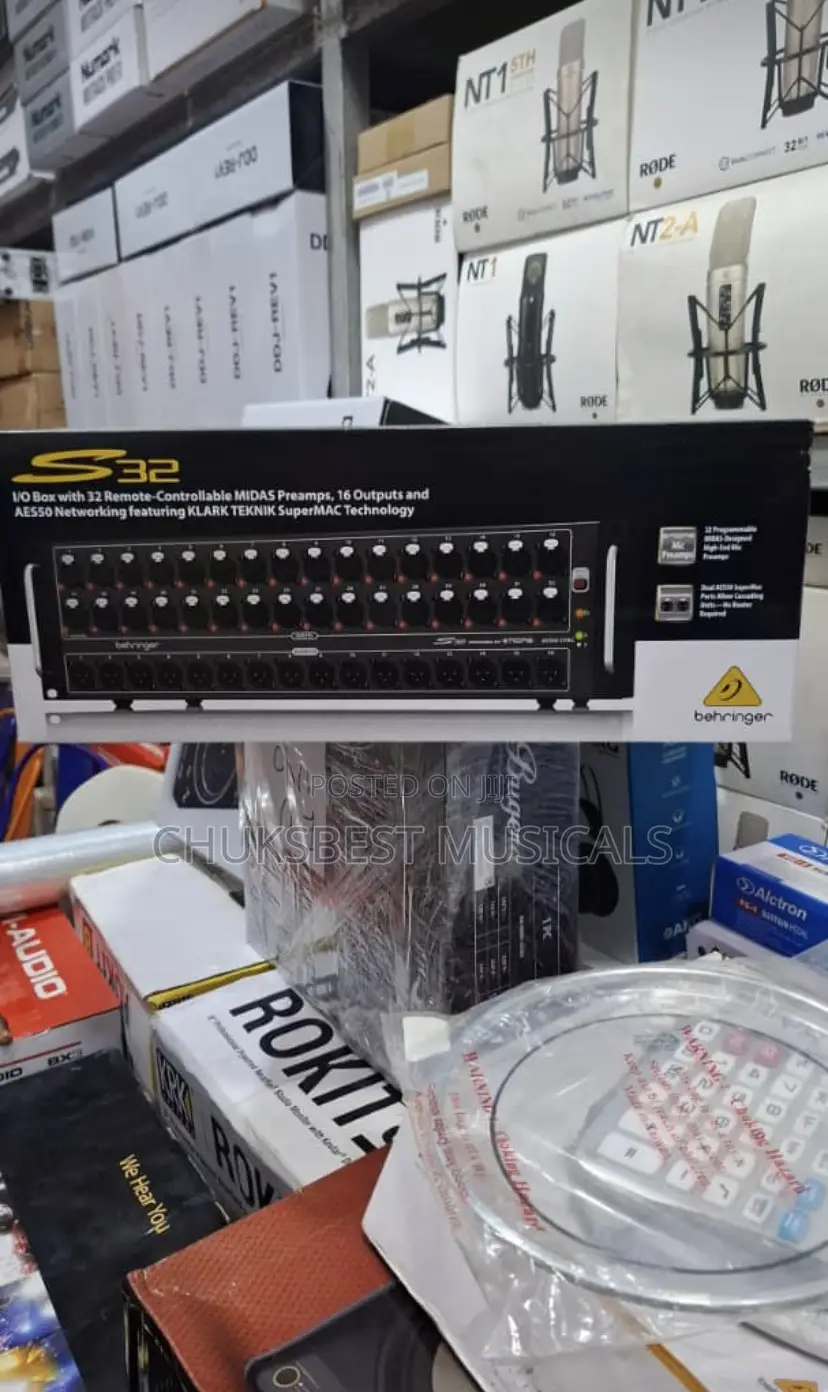 Behringer S32 Stage Box