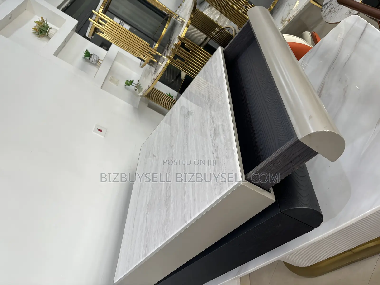 Unique Center Table With Drawer
