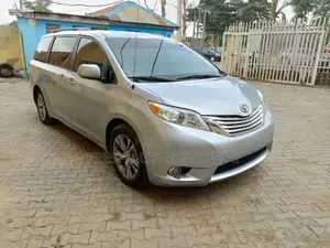 Toyota Sienna LE 8 Passenger 2011 Silver