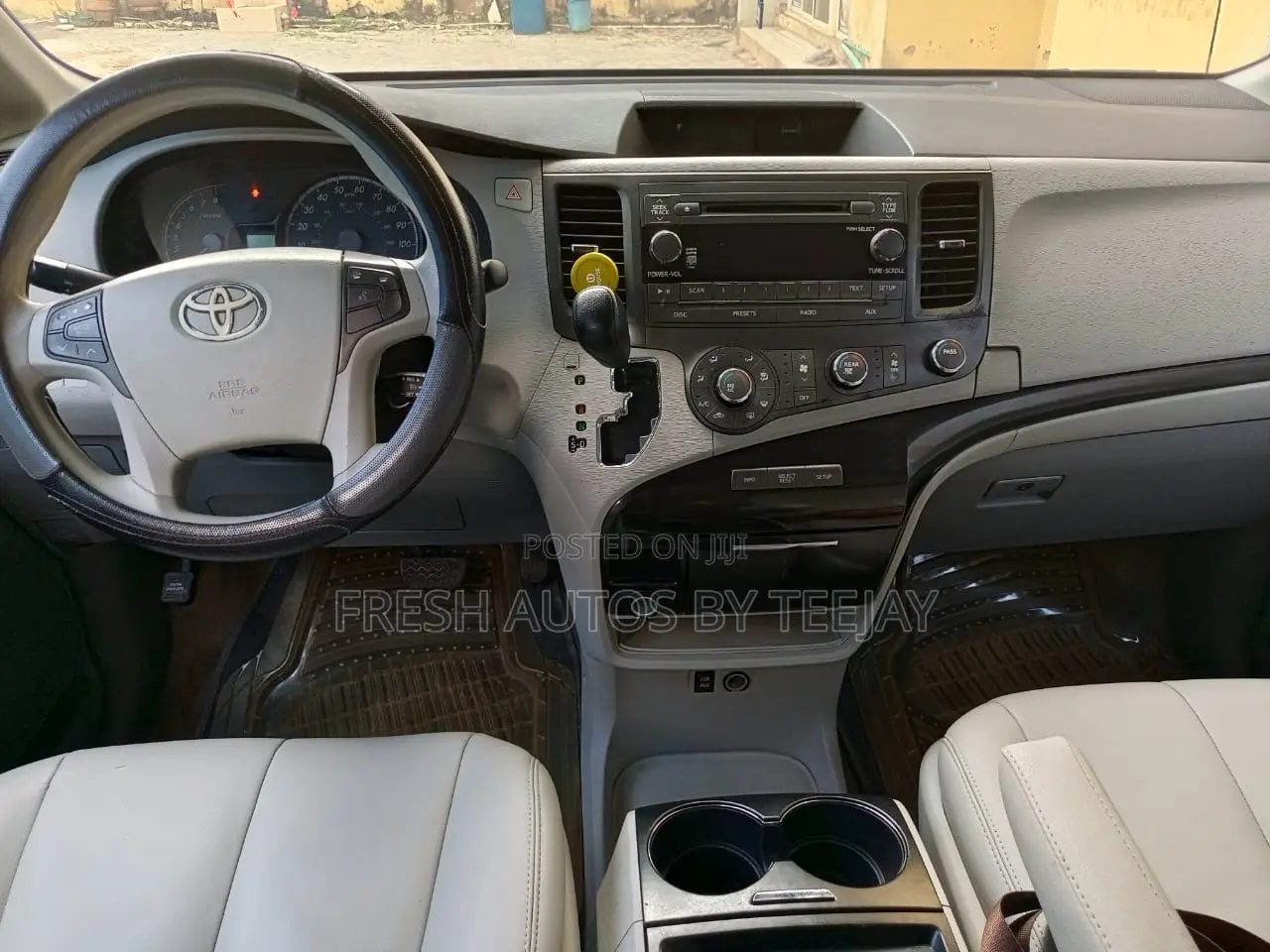 Toyota Sienna LE 8 Passenger 2011 Silver