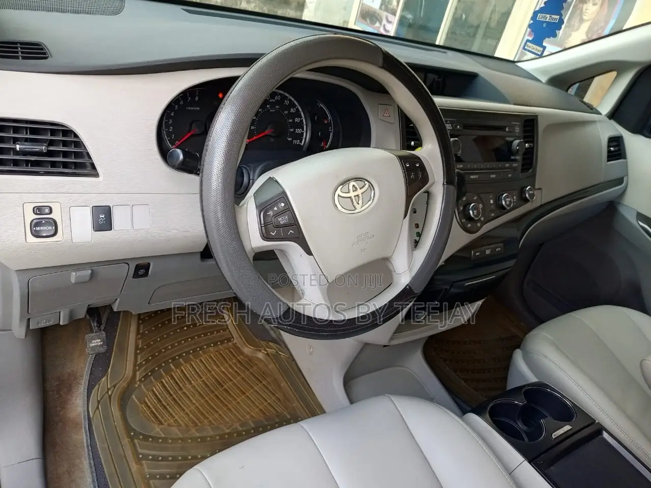 Toyota Sienna LE 8 Passenger 2011 Silver