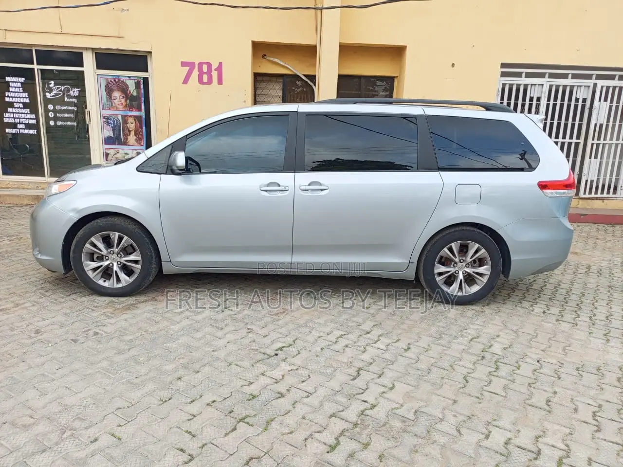 Toyota Sienna LE 8 Passenger 2011 Silver