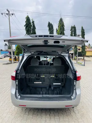 Toyota Sienna 2015 Silver