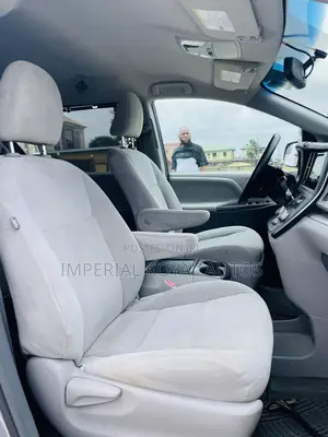 Toyota Sienna 2015 Silver