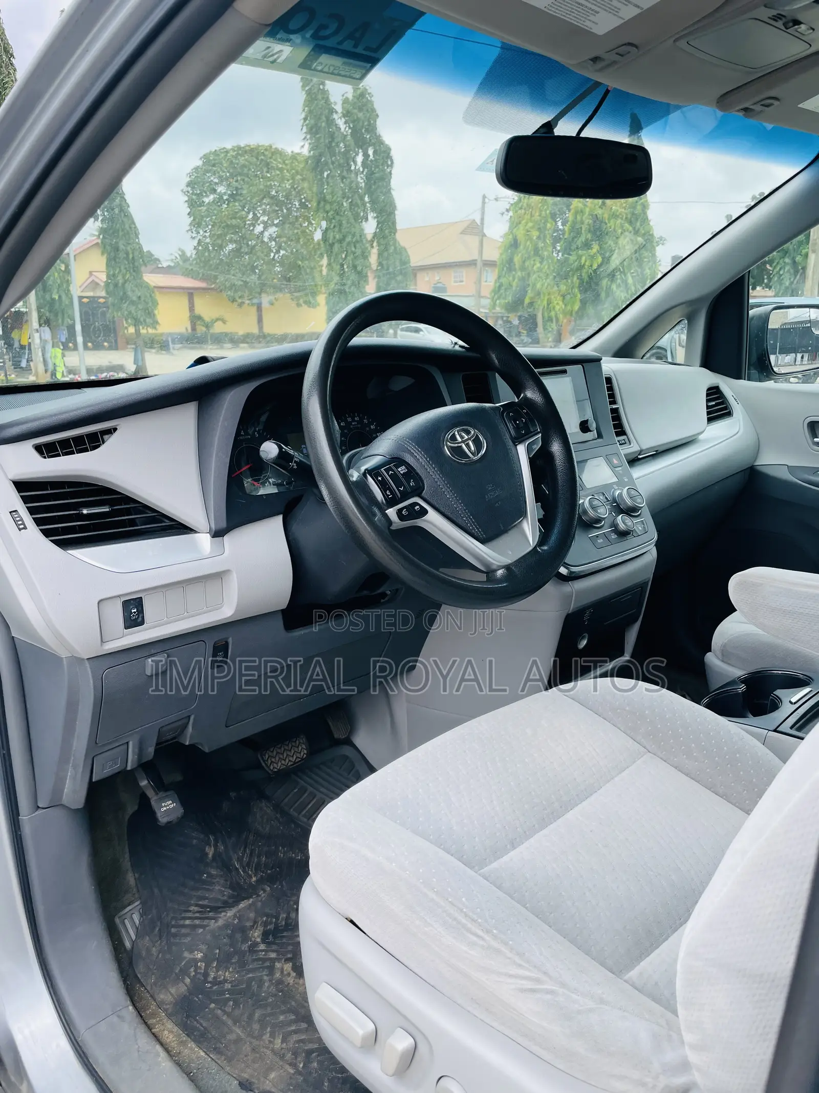 Toyota Sienna 2015 Silver