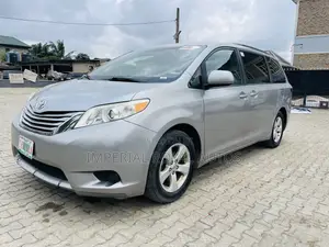 Toyota Sienna 2015 Silver