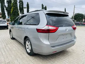 Toyota Sienna 2015 Silver