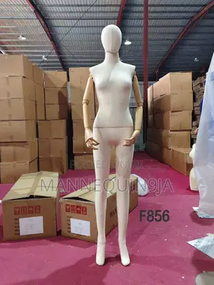 Female Mannequin With Skeleton Twistable Hands