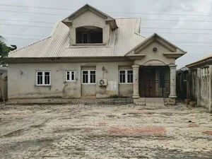 4bdrm Penthouse in Safu Estate, Ayobo for sale