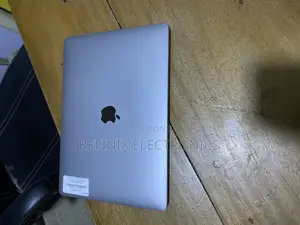 Laptop Apple MacBook 2020 32GB Intel Core I7 SSD 1T