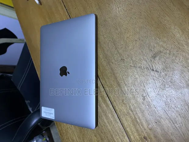 Laptop Apple MacBook 2020 32GB Intel Core I7 SSD 1T in Ikeja