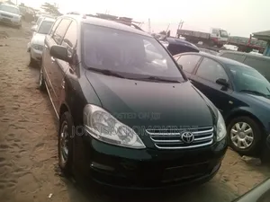 Toyota Avensis Verso 2006 Green