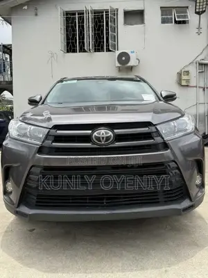 Toyota Highlander SE 4x4 V6 (3.5L 6cyl 8A) 2017 Gray