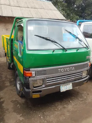 Toyota Dyna 100 Green Old Model
