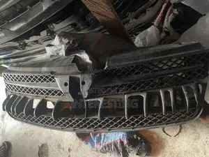 Front Grill Sienna 2004