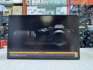 Sony A7iv + 28– 70mm