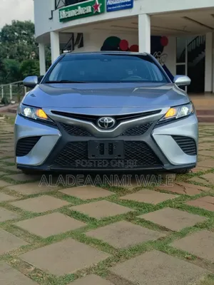 Toyota Camry SE 2021 Silver