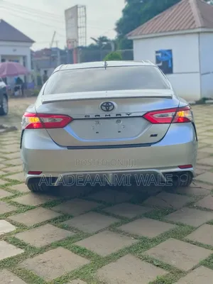 Toyota Camry SE 2021 Silver