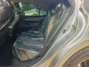 Toyota Camry SE 2021 Silver