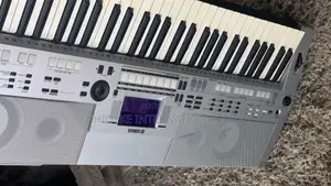 Yamaha PSR S550