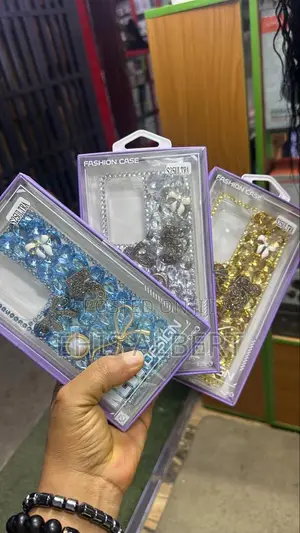 Fashionable Phone Case, Likely for a Samsung Galaxy S25 Ultra