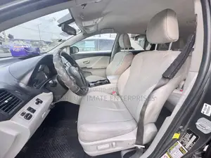 Toyota Venza V6 AWD 2012 Gray