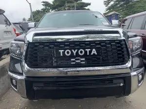 Toyota Sequoia Platinum 4x4 2018 Black