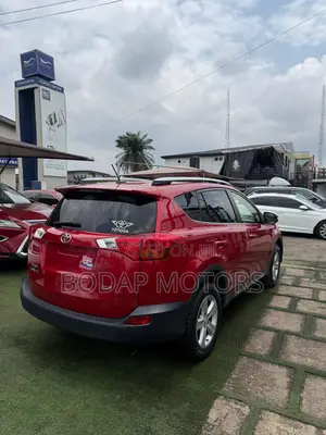 Toyota RAV4 XLE 4dr SUV AWD (2.5L 4cyl 6A) 2014 Red