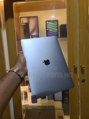 Laptop Apple MacBook Pro 2020 16GB Apple M1 SSD 512GB