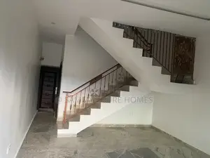 3bdrm Duplex in Mareng Estate, Life Camp for rent