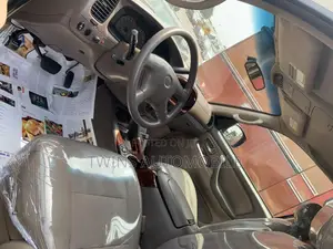 Toyota Sequoia Limited 4dr SUV 4WD (4.7L 8cyl 4A) 2004 Gold