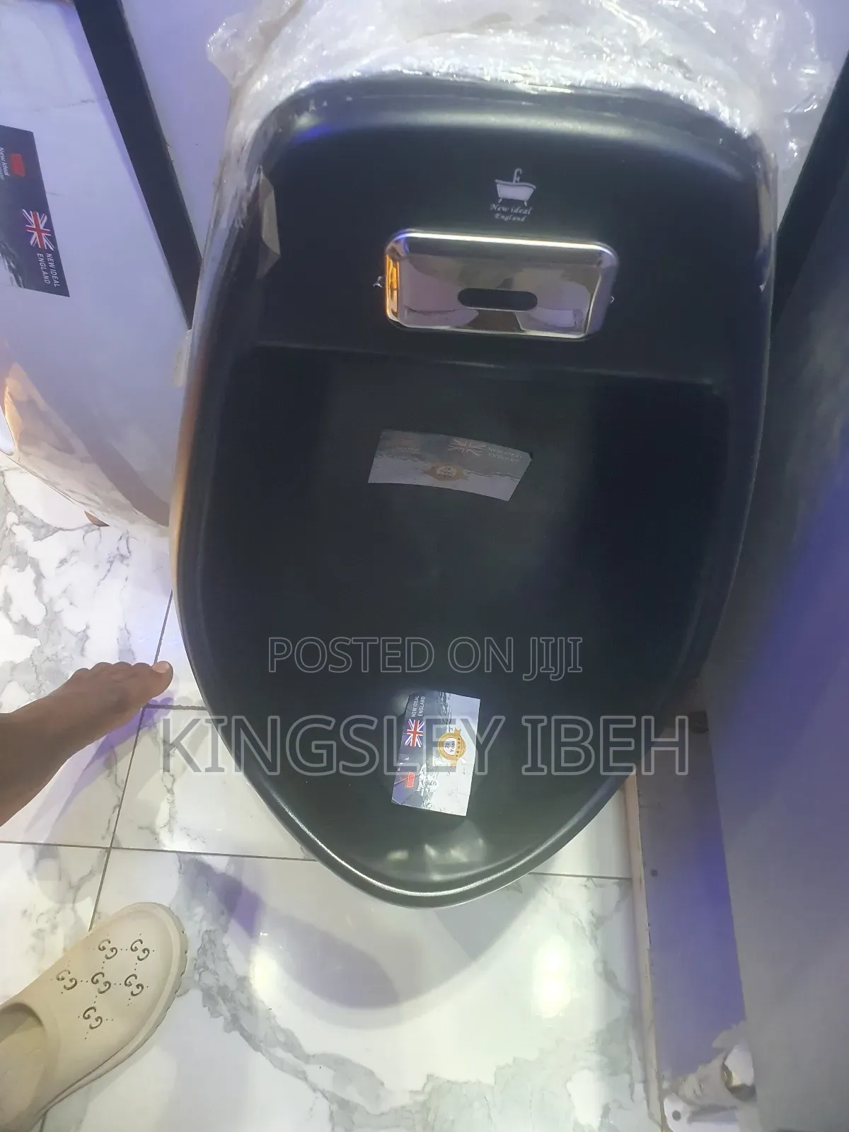 Black Urinary Bowl With Sensor Flushed
