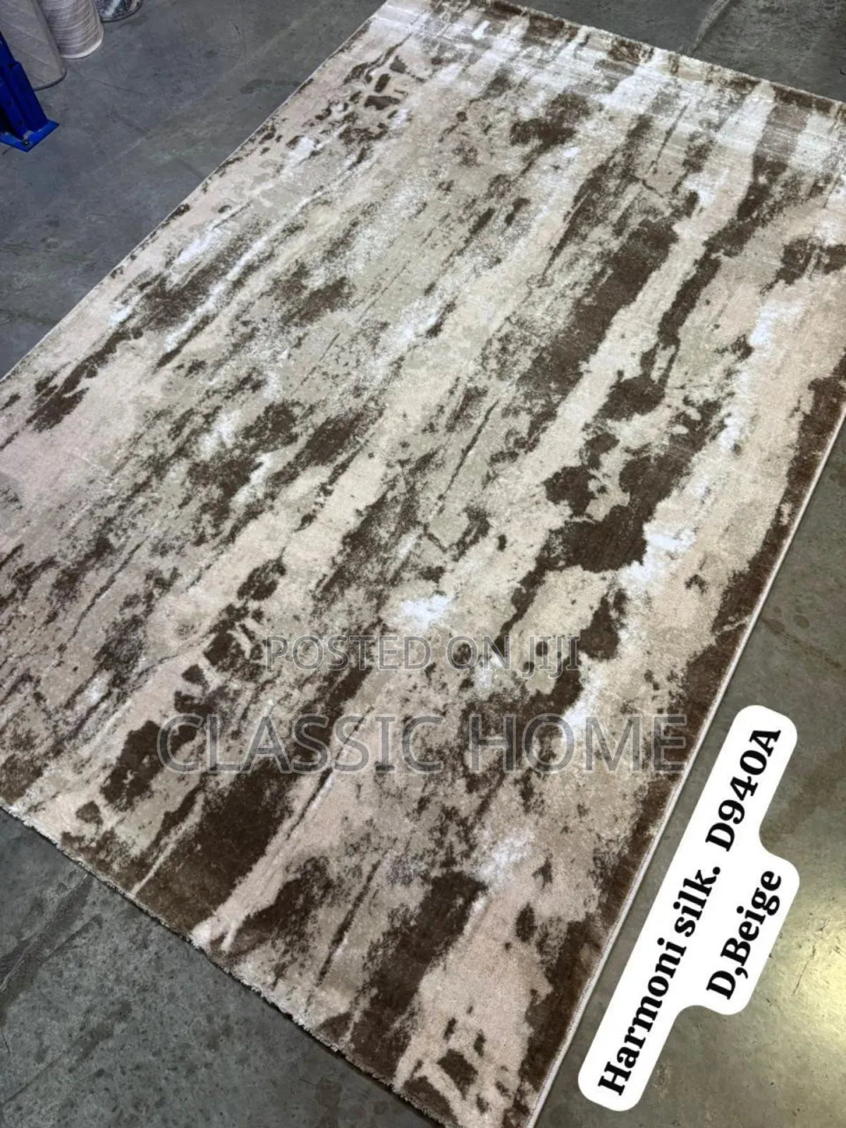 Harmony Luxury Center Rug