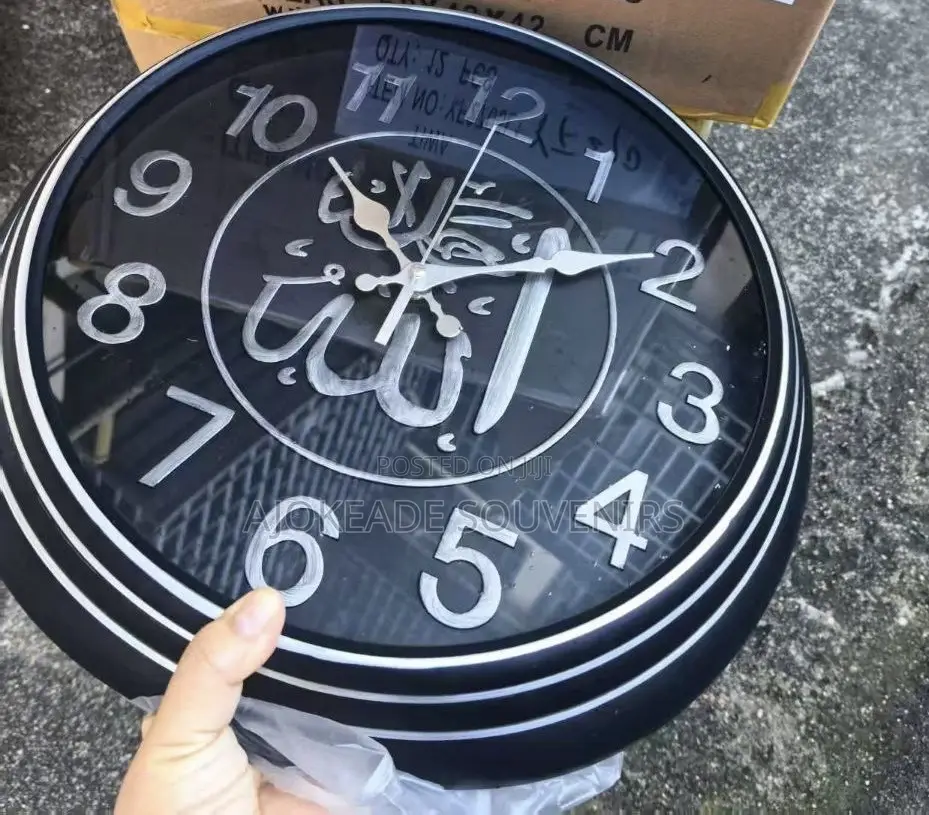 Beautiful Round Luxury Wall Clock