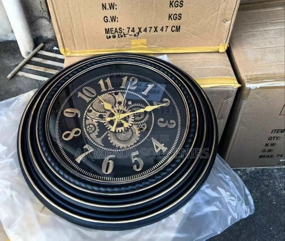 Beautiful Round Luxury Wall Clock