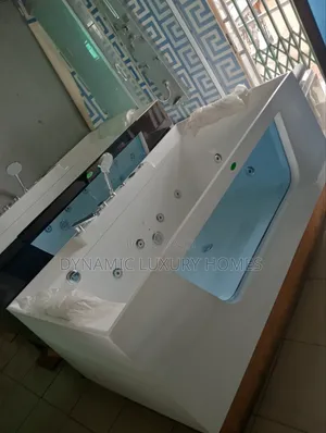 Luxury Single Waterfall Jacuzzi With Radio
