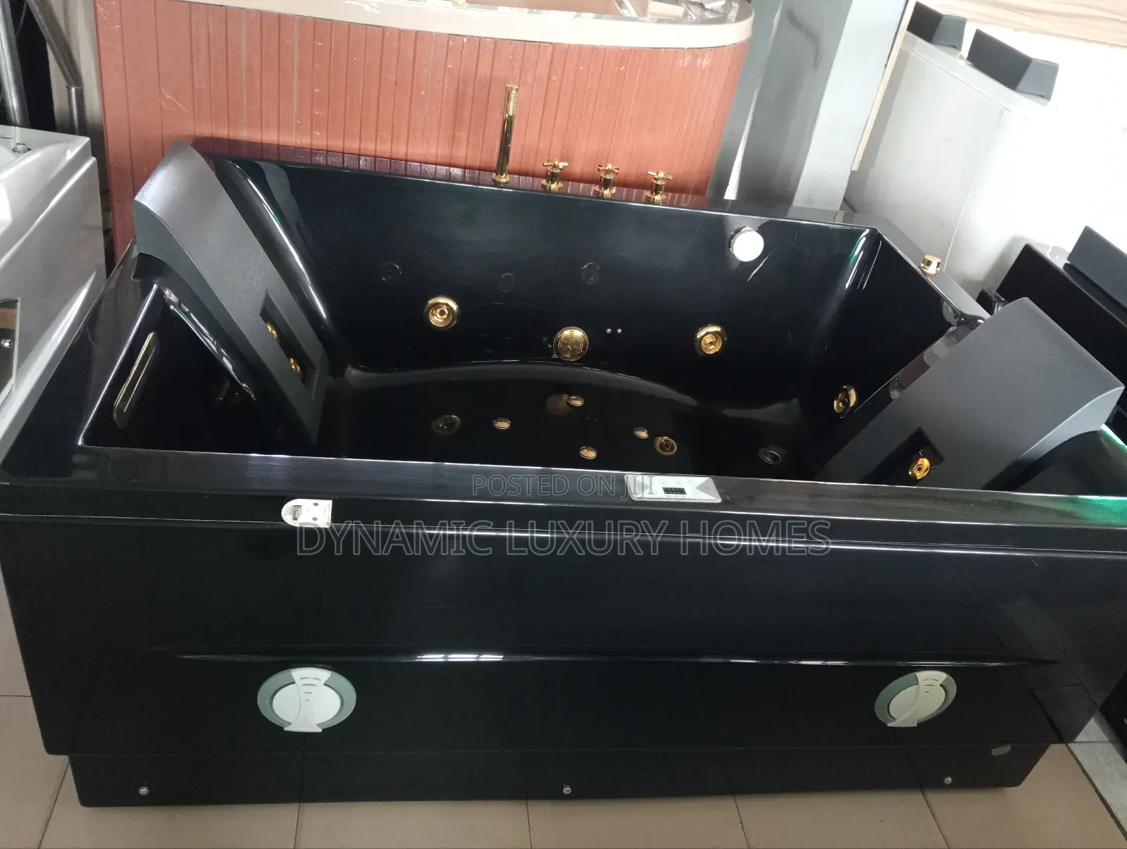 Executive Double Jacuzzi With Gold Jets, Radio And Massage
