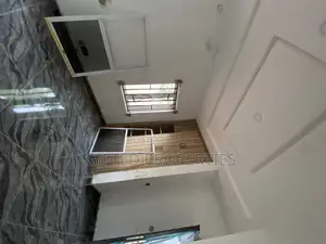 1bdrm Block of Flats in Hope Avenue Off, Port-Harcourt for rent