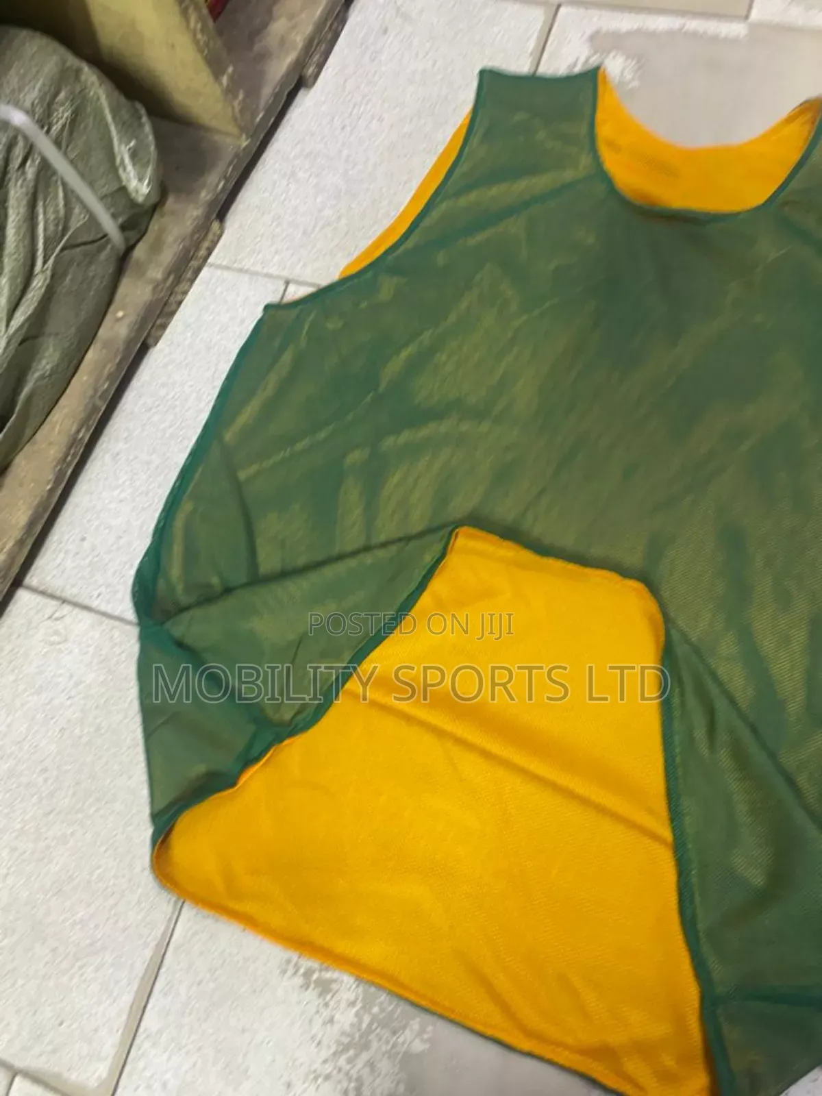 A Set Of Reversible Training Bib