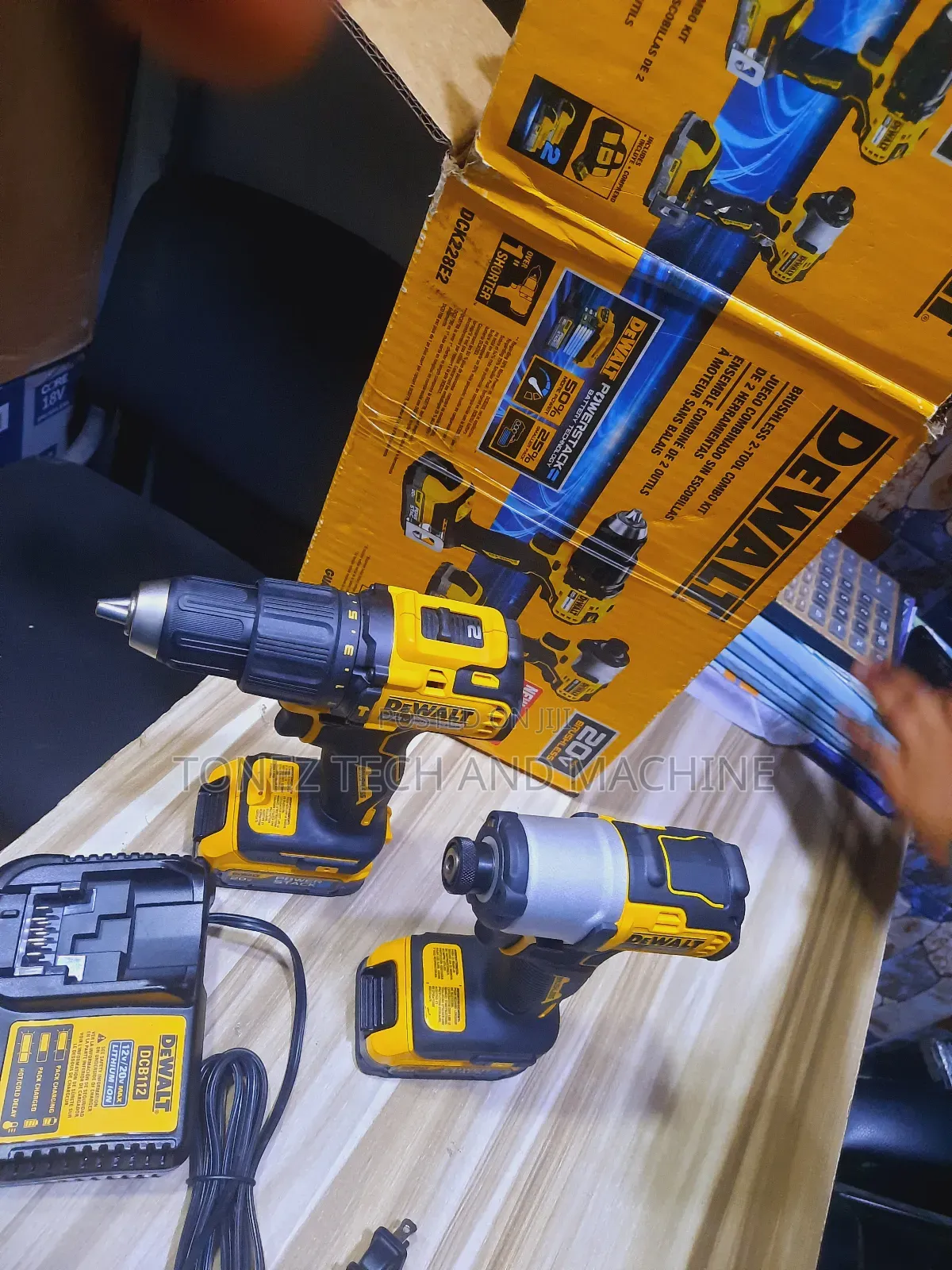 Dewalt 20v Cordless Drill / Compact Hammer Drill and Driver