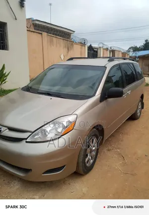 Toyota Sienna LE AWD 2006 Gold