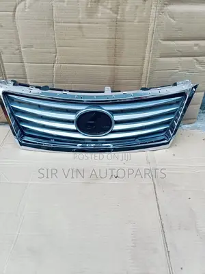 Front Grill For Es 350, 2010 With Chrome.