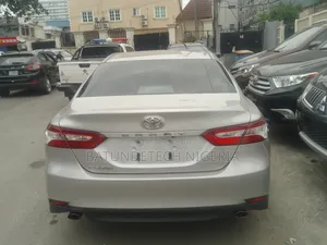 Toyota Camry XSE FWD 2020 Silver