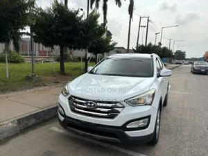 Hyundai Santa Fe 2012 White