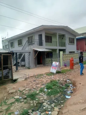 12bdrm House in Water Area Agbowo for sale