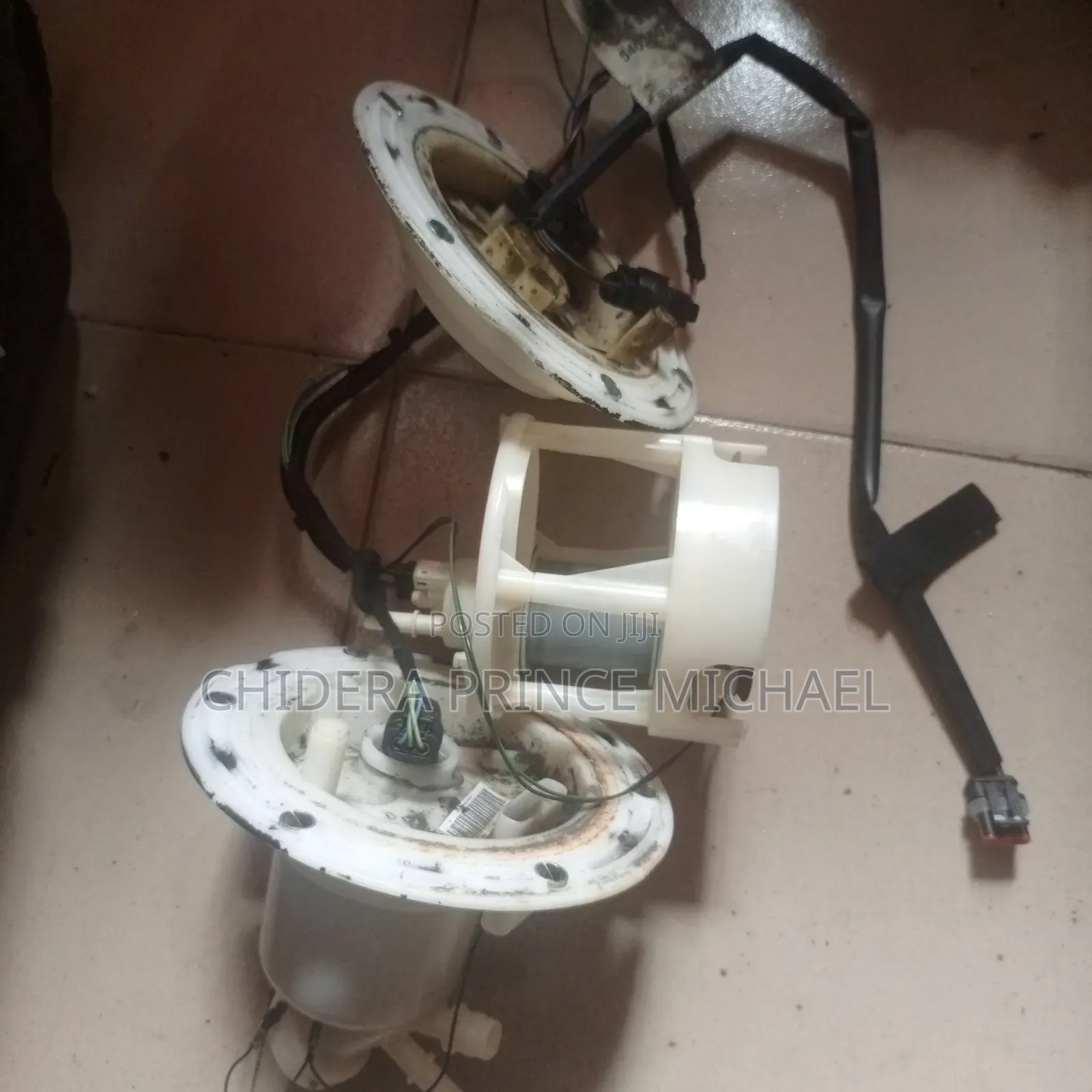Complete  Fuel Pump and Filter C300, GLK and E350 2008/12 Model