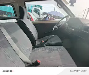 Mitsubishi L300 2007